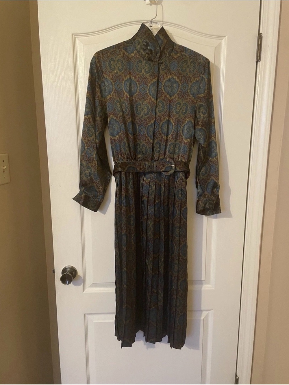 Vintage Talbots Paisley Satin Finish Pleated Midi Dress Belted Blue Petite 10 - Picture 10 of 11